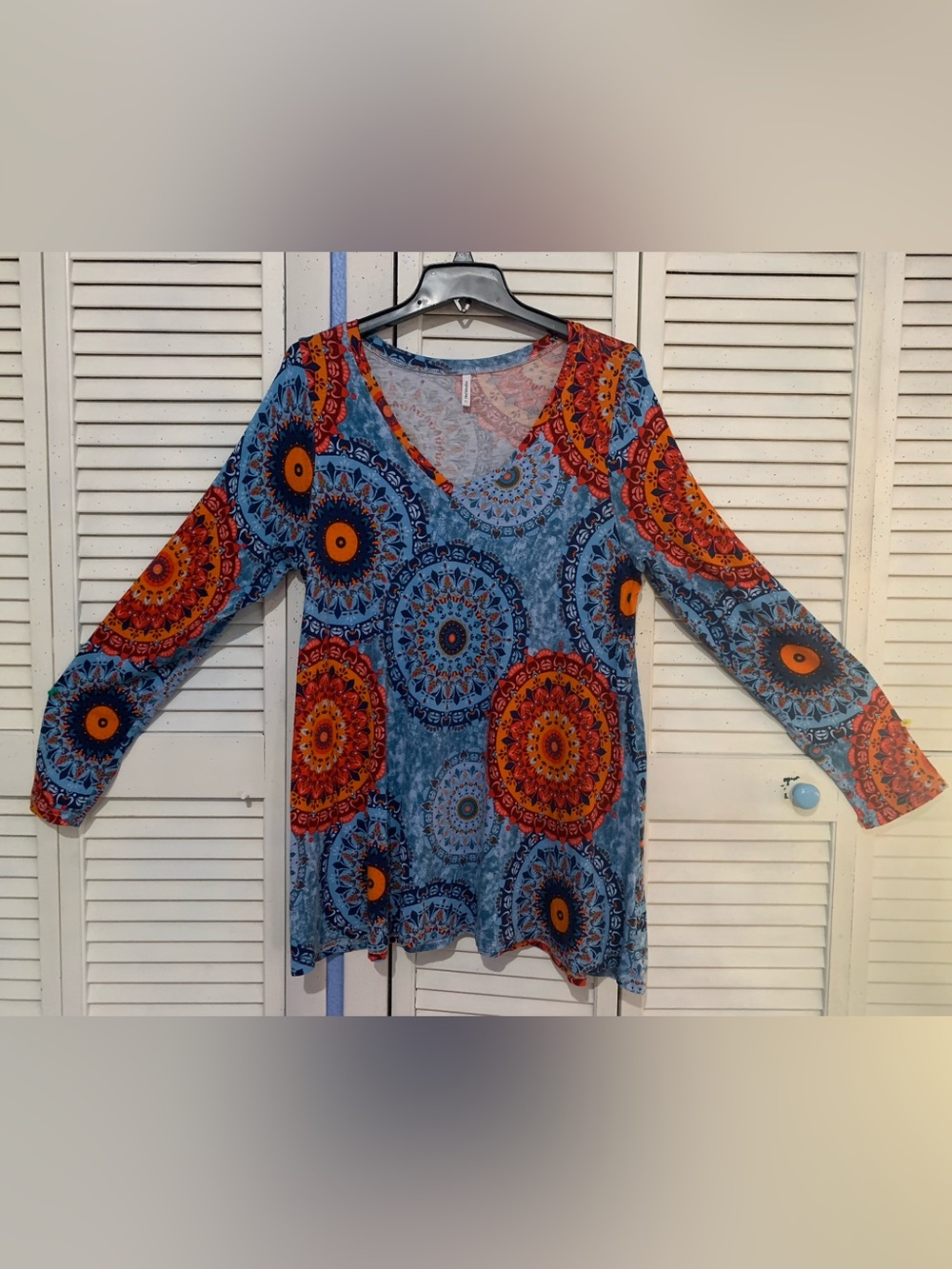 Popyoung Deep V Neck Medallion Print Tunic